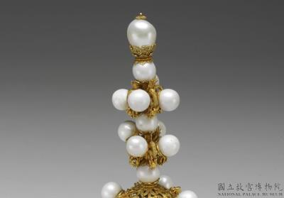 图片[2]-Gold finial with inlays of Dong pearls for the emperor’s court hat, Qing dynasty (1644-1911)-China Archive